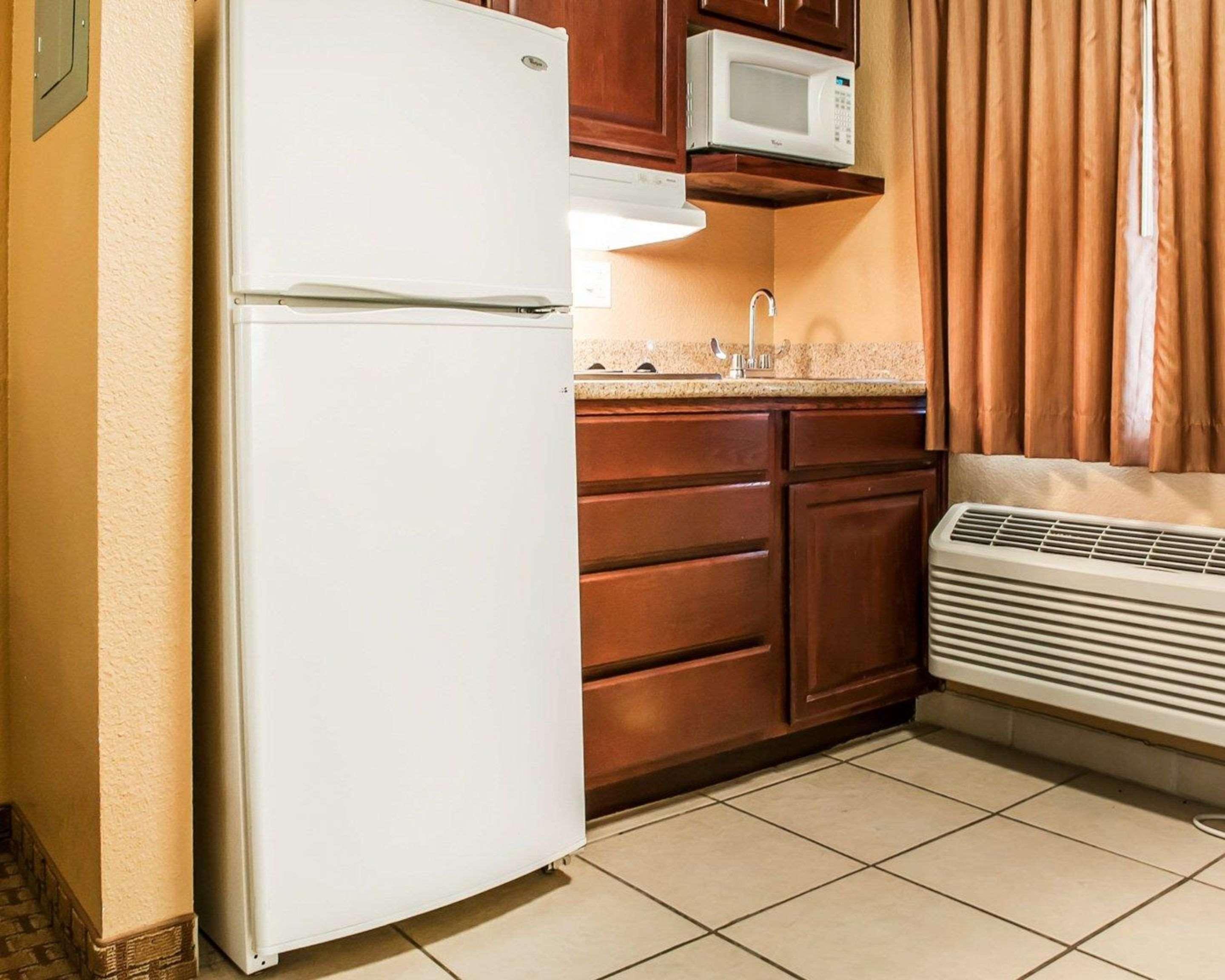 ซับเบิร์บบัน เอ็กซเทนเดด สเตย์ โฮเต็ล Hotel อลาโมกอร์โด ภายนอก รูปภาพ