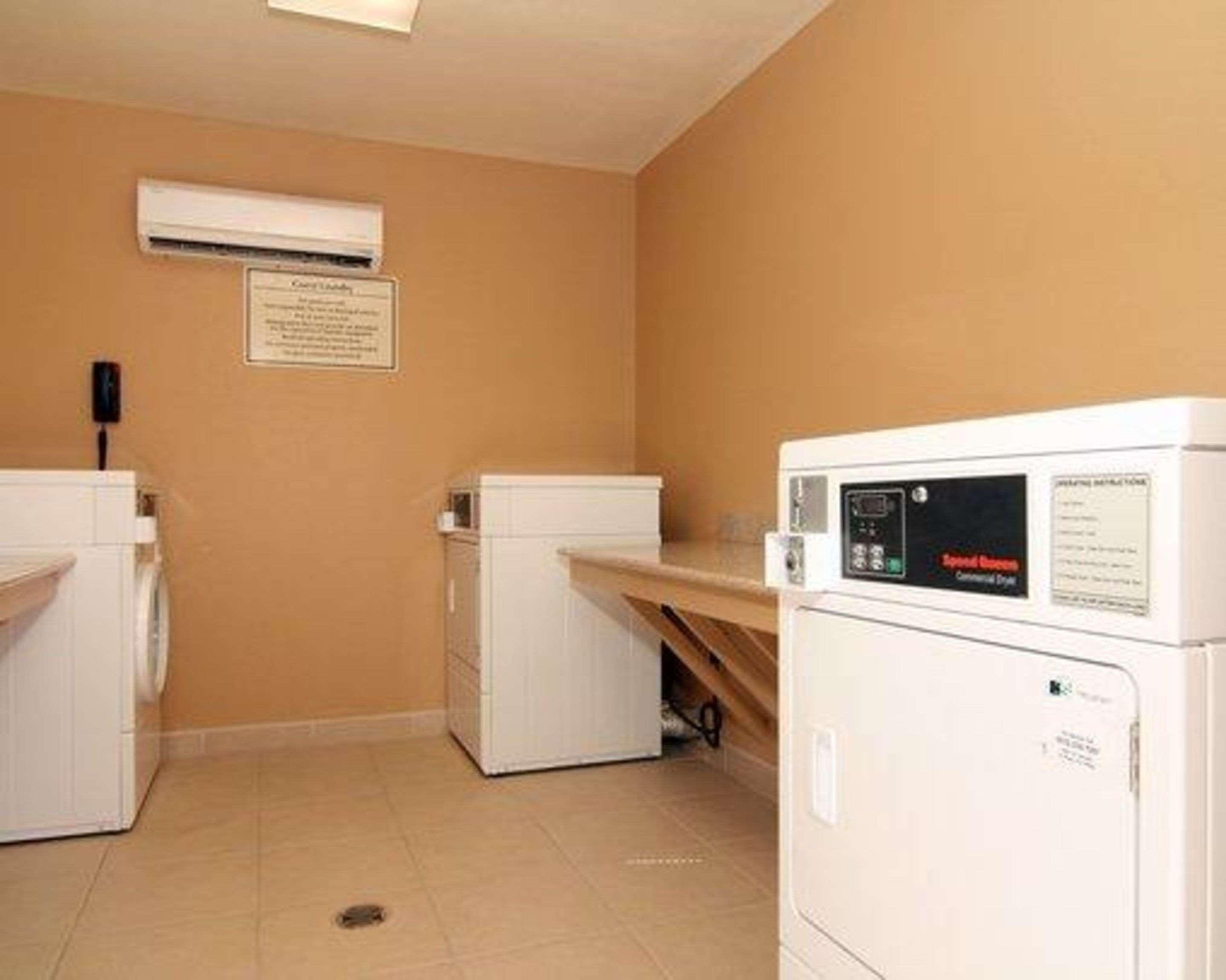 ซับเบิร์บบัน เอ็กซเทนเดด สเตย์ โฮเต็ล Hotel อลาโมกอร์โด ภายนอก รูปภาพ
