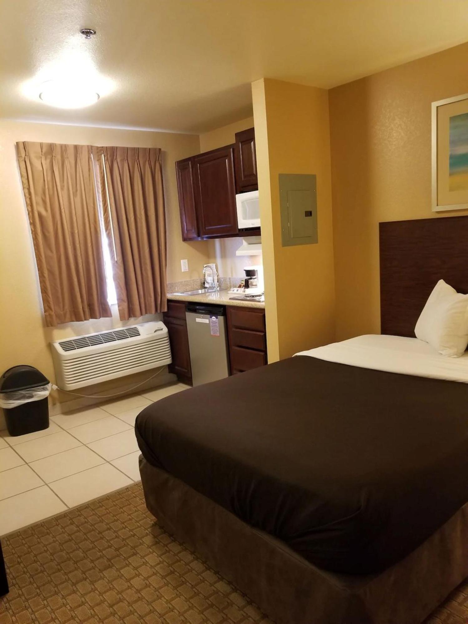 ซับเบิร์บบัน เอ็กซเทนเดด สเตย์ โฮเต็ล Hotel อลาโมกอร์โด ภายนอก รูปภาพ
